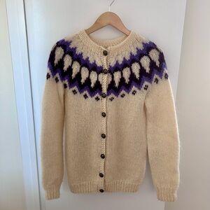 HANDMADE Icelandic wool sweater M
